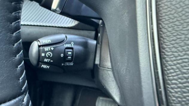 PEUGEOT 2008 1.2 145CV HYBRID e-DCS6 ALLURE*FULL LED*CARPLAY* rif. 23959290 - Foto 8