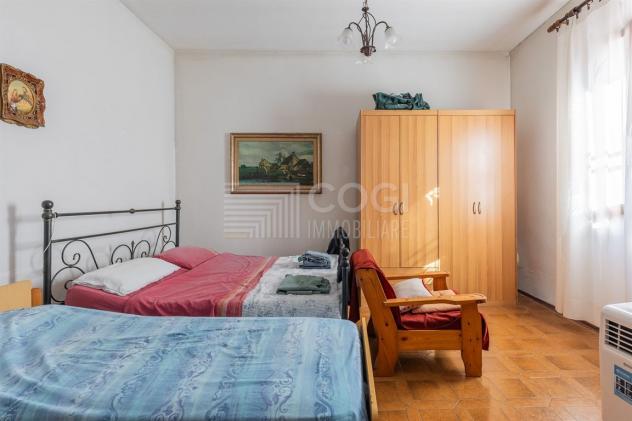 GRANDE PROPRIETÀ INDIPENDENTE CON AMPIO LOTTO ESTERNO - Foto 13