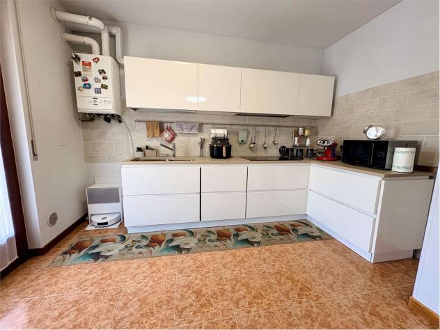 V005527 - TRILOCALE IN OTTIMO STATO, CON ASCENSORE, GARAGE E CANTINA - Foto 12