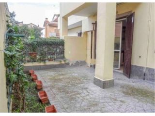 Bilocale in zona Morena via Servilia piano terra