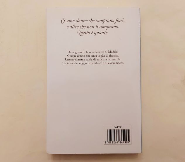 Donne che comprano fiori di Vanessa Montfort Ed.Mondolibri licenza Feltrinelli - Foto 5