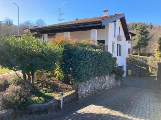 Villa di 314 m² con più di 5 locali e box auto doppio in vendita a Azzate - Foto 9