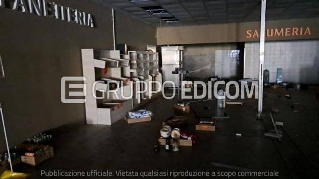Fabbricati costruiti per esigenze commerciali di 1400 mq in vendita a Oleggio - Rif. 4557580 - Foto 9