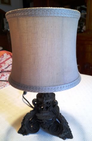 lampada da tavolo in ghisa con paralume in stoffa - Foto 4