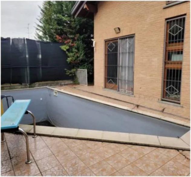 Immobile in asta di 419 m², box auto doppio in vendita a Bregnano - Foto 2