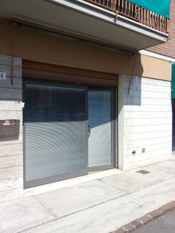 NEGOZIO (C1) (ANCHE USO UFFICIO-LABORATORIO) a MODENA ZONA POLICLINICO - Foto 2