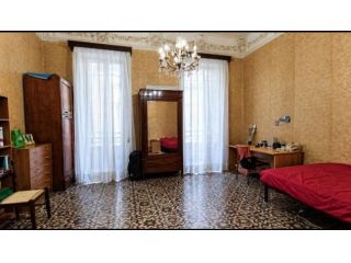 A studentessa ampia stanza singola in centro. E 220