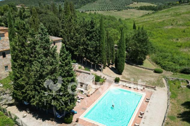 Rustico / Casale di 2200 m² con più di 5 locali e box auto in vendita a Asciano - Foto 3