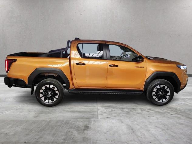 ToyotaOfficial Hilux 2.8L Diesel Mild Hybrid Premium 204CV 4x4 - Foto 2