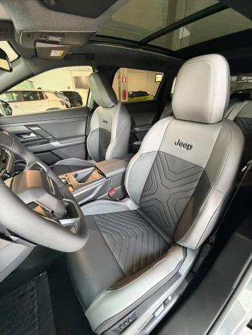 Jeep Compass E-Hybrid 1.2 Turbo MHEV 106kW Summit- First Edition DCT - Foto 8