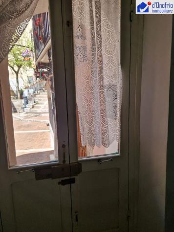 VENDESI INTERO FABBRICATO RISTRUTTURATO SU TRE LIVELLI ALLA PIAZZA DELL'OLMO - Foto 13