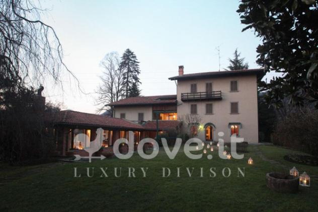 Rustico / Casale di 11000 m² con più di 5 locali e box auto in vendita a Sorisole
