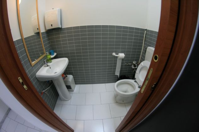 Locale ammobiliato con parcheggi euro 299 mese - Foto 4