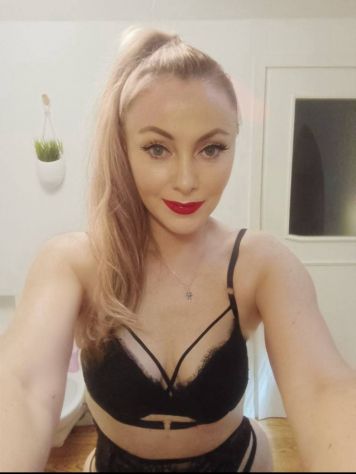 Giulia, bellissima massaggiatrice in piazza Dante - Foto 2 Tel:3533503440