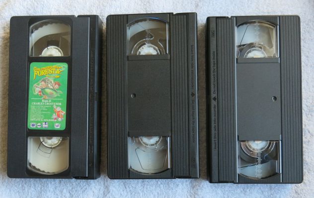 3 VHS CARTONI ANIMATI-C'ERA UNA VOLTA NELLA FORESTA-POCAHONTA-BABE MAIALINO CORA - Foto 2