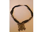 Collana 7 fili, perline piccolissime in onice con inserti e pendenti in ottone.