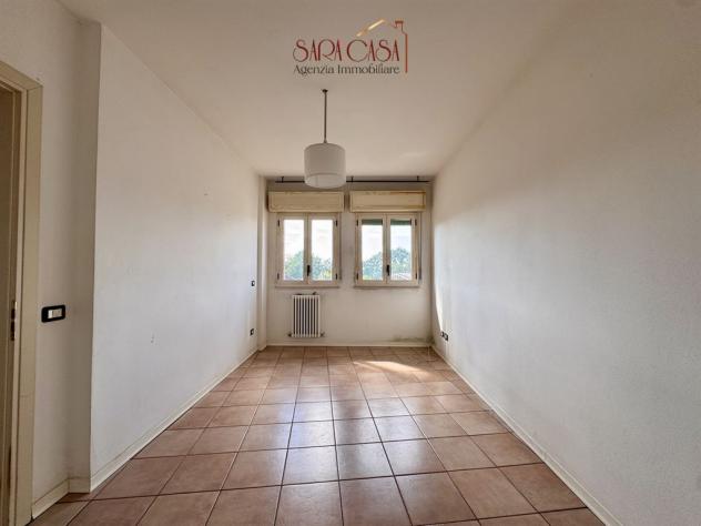 Luminoso appartamento con due camere, terrazzo e garage - Foto 9