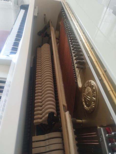 Pianoforte Yamaha SU 118 bianco con trasporto e panca - Foto 2