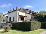 VILLA A SCHIERA CON BOX DOPPIO