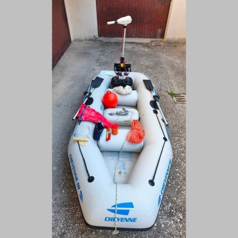 Gommone Jilong Cheyenne III 400, motore elettrico Francy Star 62 lbs, accessori