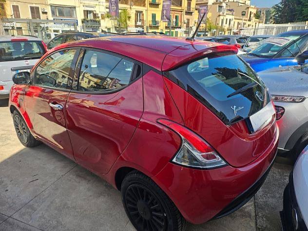 Lancia Ypsilon 1.0 FireFly Hybrid Ecochic Silver 11/2021 - Foto 3