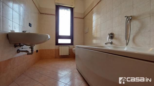 In zona centrale proponiamo in vendita esclusiva luminoso appartamento di due locali con balcone, sovrastante ampio sottotetto, cantina e box.
L'immob - Foto 17