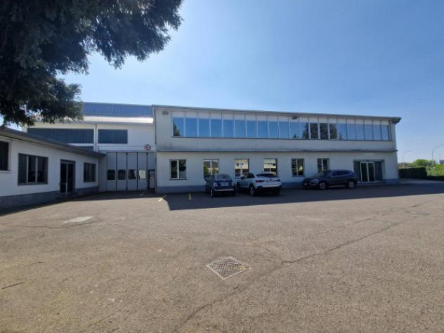 Immobile di 13920 m² con più di 5 locali in affitto a Abbiategrasso - Foto 2