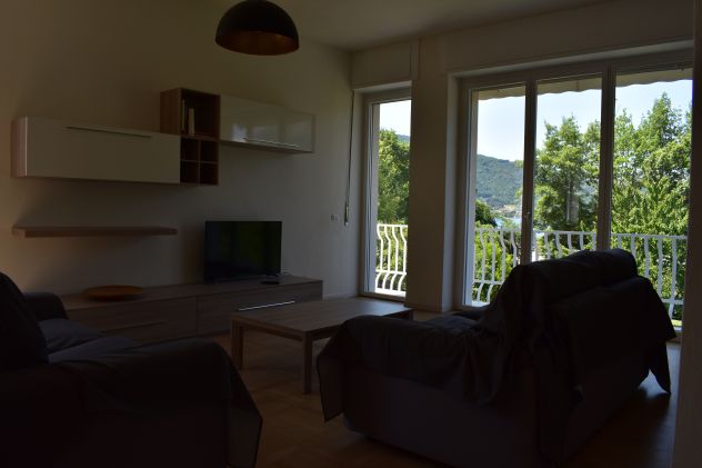 DUE APPARTAMENTI IN PALAZZINA CON CAPANNONE ANNESSO - Foto 2