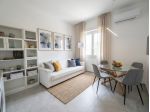 Bilocale con Balcone e Vista Lago