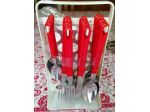 set posate  colore rosso con supporto e scatola