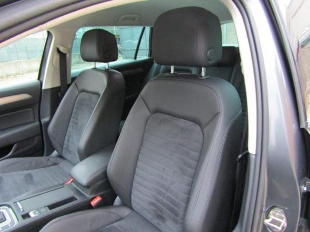 VOLKSWAGEN Passat Variant 2.0 TDi SCR Executive 4Motion DSG 4x4 140.000 KM rif. 23950022 - Foto 10