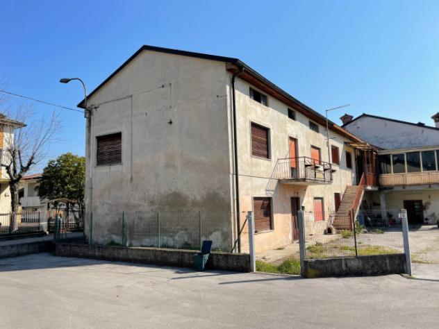 Immobile in asta di 160 m² con più di 5 locali e box auto in vendita a Trissino