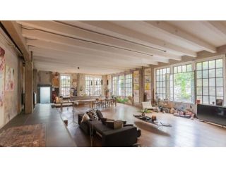 Design Loft with Private Parking