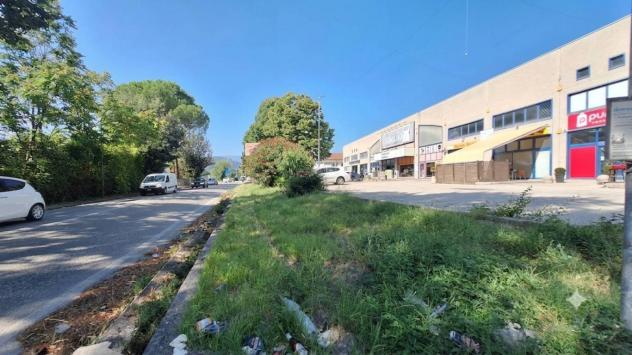 Fossombrone-eccezionale opportunità commerciale e artigianale,fronte strada flaminia.
proponiamo in vendita un ampio e versatile locale artigianale di - Foto 6