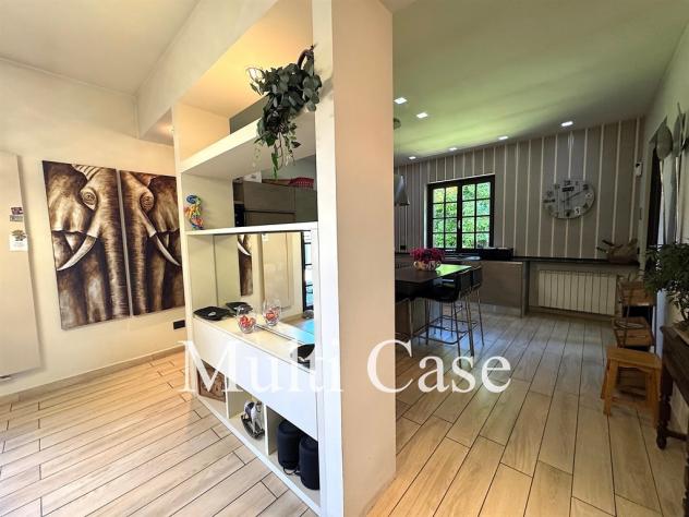 ESCLUSIVA VILLA SINGOLA CON PARCO PRIVATO DI OLTRE 2.100 MQ – CISLAGO (VA) - Foto 12