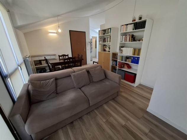 ULTIMO PIANO: Luminoso appartamento di 4 locali a Meda - Foto 6