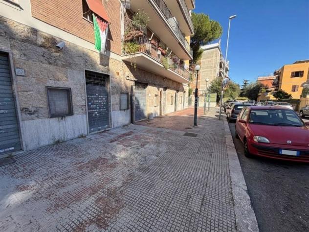 Alessandrino - Via Luca Ghini negozio su due livelli - Foto 2