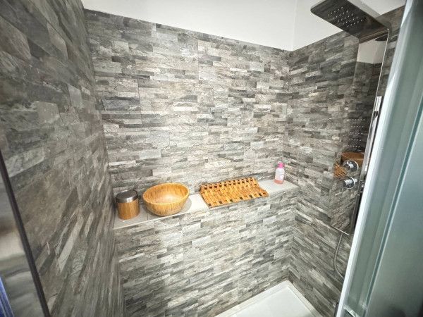 BUFALOTTA - POSTAZIONE PER NUTRIZIONISTA, MASSAGGIATRICE, ESTETISTA - Foto 3