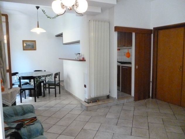 Affitto a 550 EURO appartamento con 3 posti letto. - Foto 3