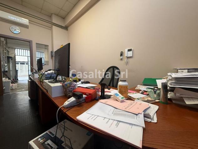 Spazio C3 con accesso furgoni, soppalco e ufficio - Foto 18