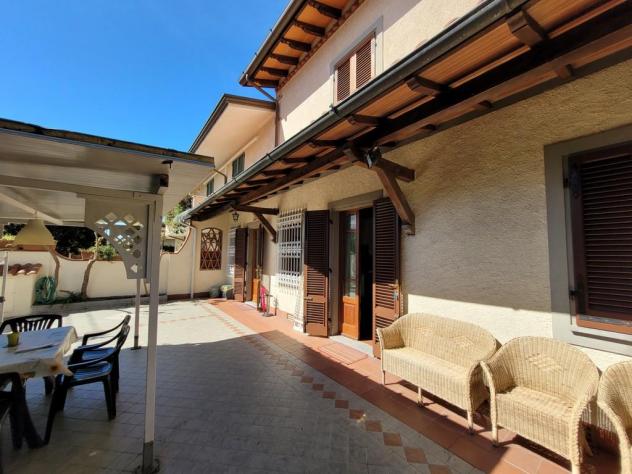 Villetta a schiera angolare in vendita a Forte dei Marmi 75 mq Rif: 1104751