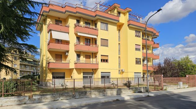 VENDESI APPARTAMENTO CON ASCENSORE, GARAGE E CANTINA IN VIA EMILIA, 7 – VENOSA - Foto 2