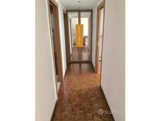 TUSCOLANA SUBAUGUSTA TRILOCALE ARREDATO CON TERRAZZINO PRIVATO.