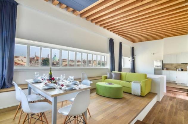 Attico / Mansarda di 230 m² con 4 locali in vendita a Venezia