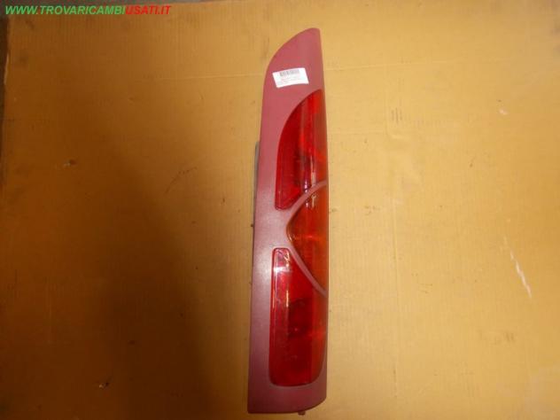 FANALE POST.S. ROSSO RENAULT KANGOO (K76) Parti elettriche Fanaleria Fanali Fanale post. sx. RENAULT - KANGOO - 01-08-1997 - 01-06-2001