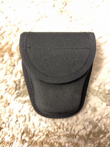 Vendo porta ammanette / Selling a handcuff pouch / Handcuff case for sale