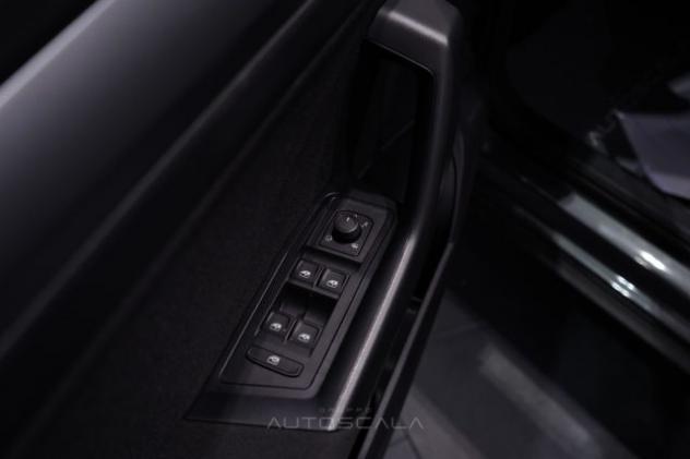 VOLKSWAGEN T-Roc 2.0 TDI SCR 150cv DSG Life rif. 24185967 - Foto 10