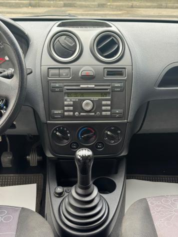 Ford Fiesta 1.2 16V 5p. Titanium - Foto 8