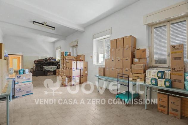 Palazzo / Stabile di 2800 m² con più di 5 locali in vendita a Leggiuno - Foto 20