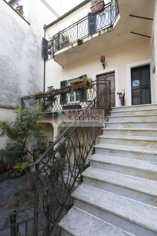 Palazzina in centro storico con giardino e garage - Foto 2
